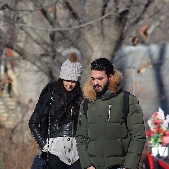 Exclusif - Nabilla Benattia et son compagnon Thomas Vergara lors de leur dernière journée à New York, le 19 décembre 2016.