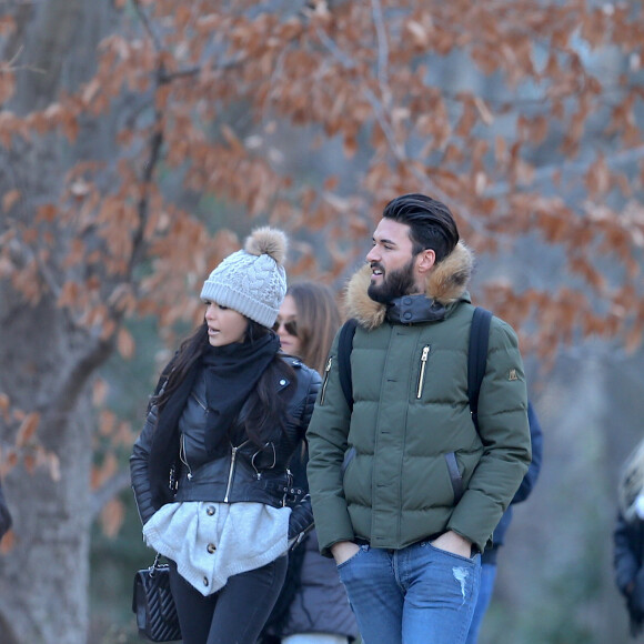 Exclusif - Nabilla Benattia et son compagnon Thomas Vergara lors de leur dernière journée à New York, le 19 décembre 2016.