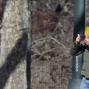 Exclusif - Nabilla Benattia et son compagnon Thomas Vergara lors de leur dernière journée à New York, le 19 décembre 2016.