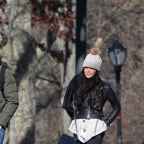 Exclusif - Nabilla Benattia et son compagnon Thomas Vergara lors de leur dernière journée à New York, le 19 décembre 2016.