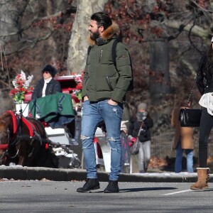 Exclusif - Nabilla Benattia et son compagnon Thomas Vergara lors de leur dernière journée à New York, le 19 décembre 2016.