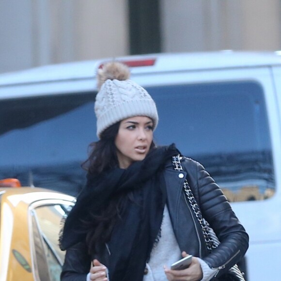 Exclusif - Nabilla Benattia et son compagnon Thomas Vergara lors de leur dernière journée à New York, le 19 décembre 2016.