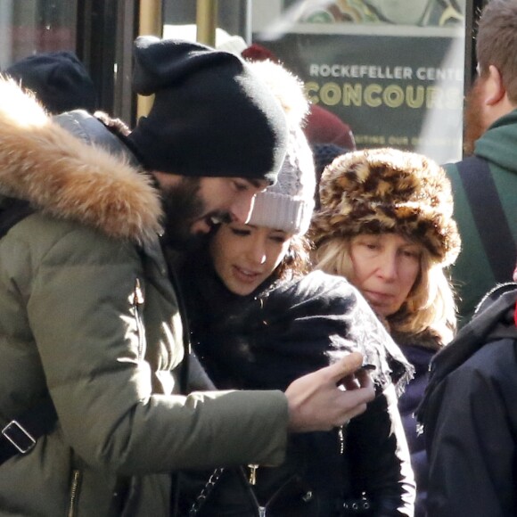 Exclusif - Nabilla Benattia et son compagnon Thomas Vergara lors de leur dernière journée à New York, le 19 décembre 2016.