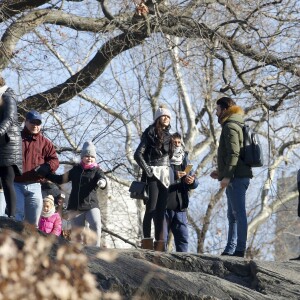 Exclusif - Nabilla Benattia et son compagnon Thomas Vergara lors de leur dernière journée à New York, le 19 décembre 2016.