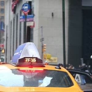 Exclusif - Nabilla Benattia et son compagnon Thomas Vergara à New York, le 18 décembre 2016.