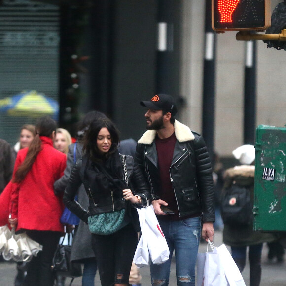 Exclusif - Nabilla Benattia et son compagnon Thomas Vergara à New York, le 18 décembre 2016.