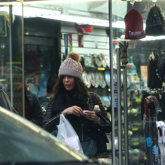 Exclusif - Nabilla Benattia et son compagnon Thomas Vergara à New York, le 18 décembre 2016.