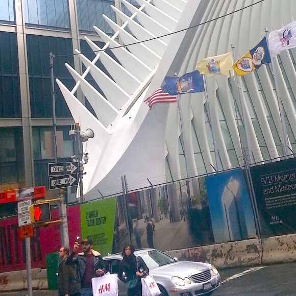 Exclusif - Nabilla Benattia et son compagnon Thomas Vergara à New York, le 18 décembre 2016.