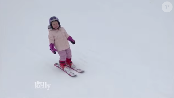 La fille d'Hayden Panettiere et Wladimir Klitschko, Kaya, faisant du ski sur une photo diffusée dans l'émission "Live! with Kelly" le 5 janvier 2017