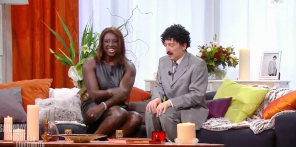 Ahmed Sylla bluffant en Karine Le Marchand - "Le Saturday Night Live de Gad Elmaleh", jeudi 5 janvier 2017, M6