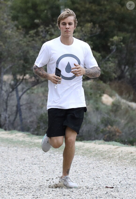 Justin Bieber pendant son jogging sur les hauteurs de Los Angeles, le 21 décembre 2016