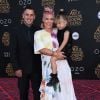 Pink, son mari Carey Hart et leur fille Willow à la première de "Alice de l'autre côté du miroir" au théâtre El Capitan à Los Angeles le 23 mai 2016.