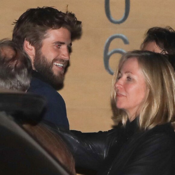 Miley Cyrus et Liam Hemsworth sont allés dîner chez Nobu avec des amis, à Los Angeles le 8 janvier 2017