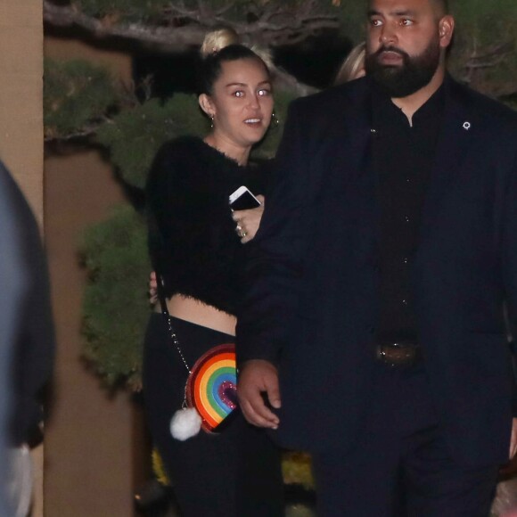 Miley Cyrus et Liam Hemsworth sont allés dîner chez Nobu avec des amis, à Los Angeles le 8 janvier 2017