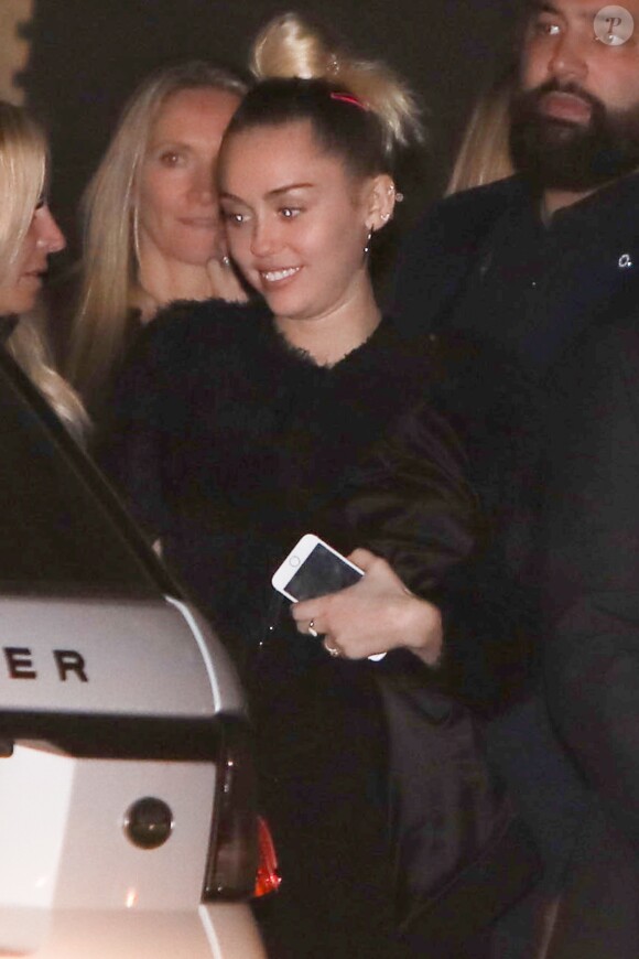 Miley Cyrus et Liam Hemsworth sont allés dîner chez Nobu avec des amis, à Los Angeles le 8 janvier 2017