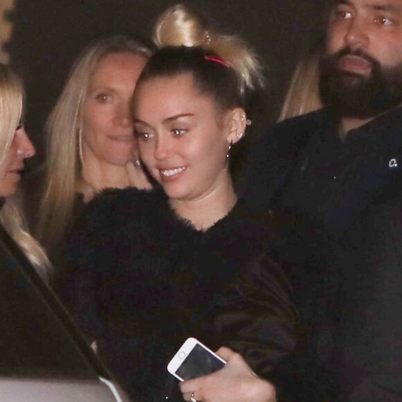 Miley Cyrus et Liam Hemsworth sont allés dîner chez Nobu avec des amis, à Los Angeles le 8 janvier 2017