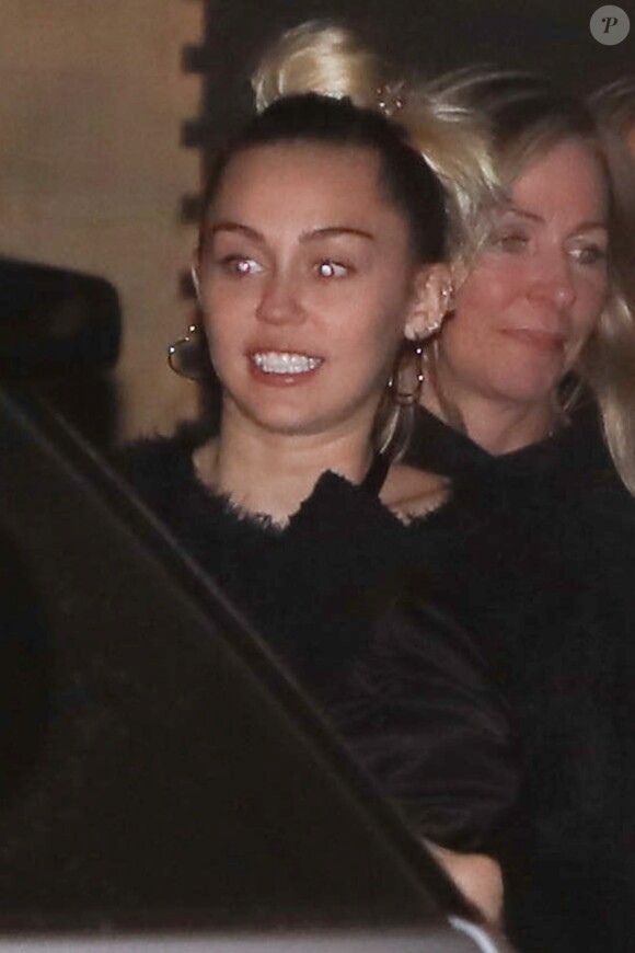 Miley Cyrus et Liam Hemsworth sont allés dîner chez Nobu avec des amis, à Los Angeles le 8 janvier 2017