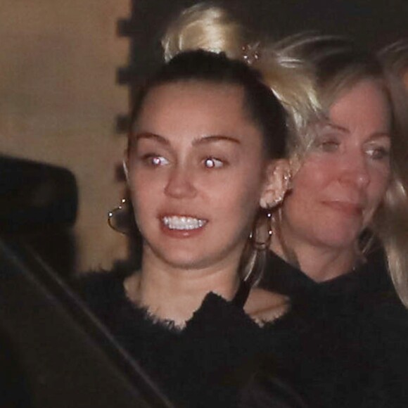 Miley Cyrus et Liam Hemsworth sont allés dîner chez Nobu avec des amis, à Los Angeles le 8 janvier 2017