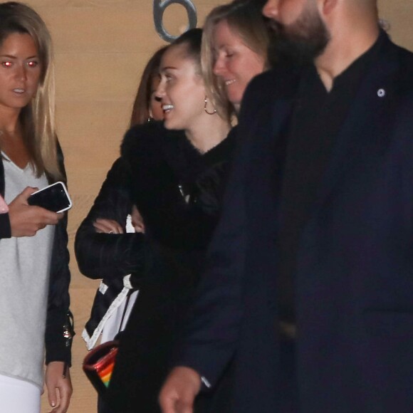 Miley Cyrus et Liam Hemsworth sont allés dîner chez Nobu avec des amis, à Los Angeles le 8 janvier 2017