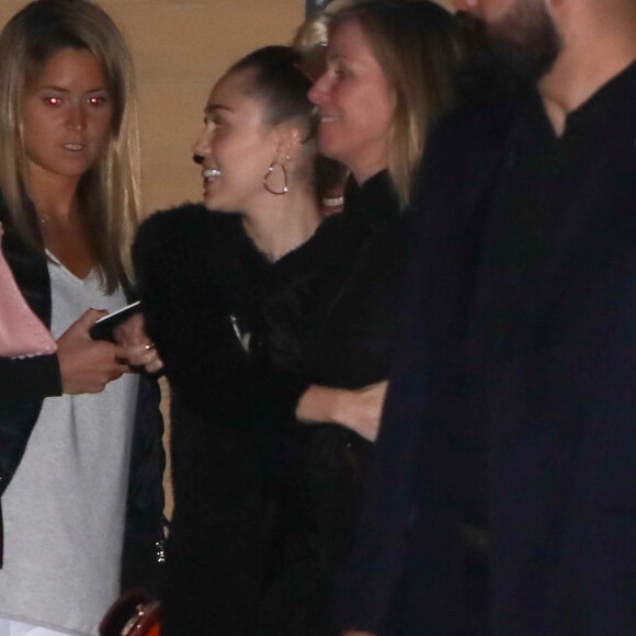 Miley Cyrus et Liam Hemsworth sont allés dîner chez Nobu avec des amis, à Los Angeles le 8 janvier 2017