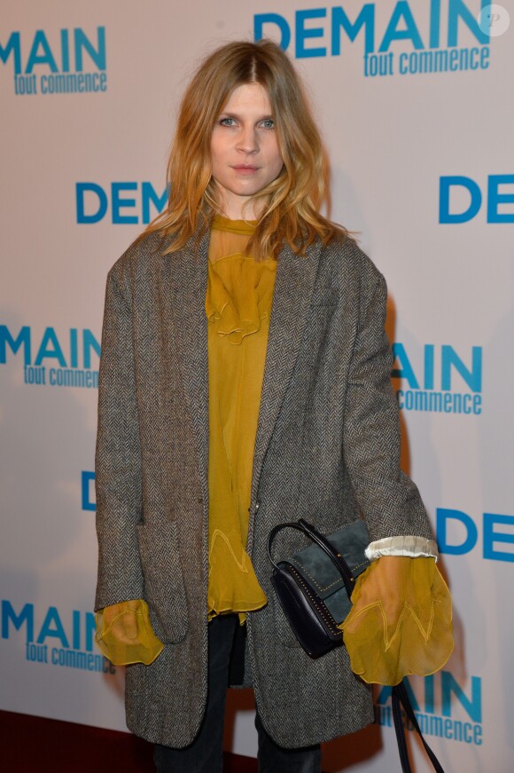 Clémence Poésy - Avant première du film "Demain tout commence" au Grand Rex à Paris le 28 novembre 2016. © Coadic Guirec/Bestimage  "Demain tout commence" Premiere at the Grand Rex in Paris, France, on November 28, 2016.28/11/2016 - Paris