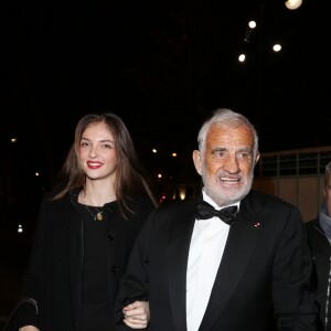 Jean-Paul Belmondo et sa petite fille Annabelle arrivent a la soiree du 52ème Gala de l'union des artistes au Cirque d'hiver à Paris le 18 Novembre 2013.