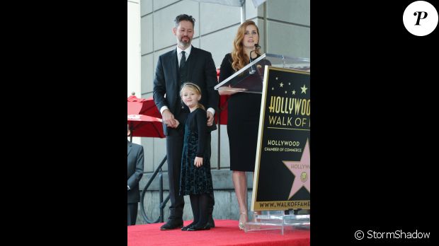 Amy Adams reçoit, en famille, son étoile sur le Walk of Fame à Hollywood le 11 janvier 2016