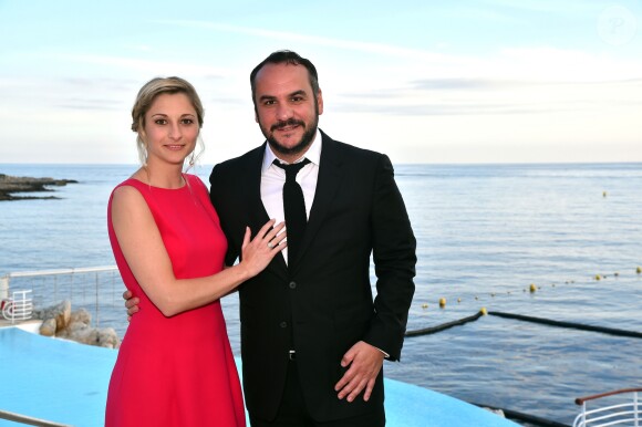 François-Xavier Demaison et sa compagne Anais participent au gala annuel de la Croix Rouge française dans le cadre du prestigieux hôtel Eden Roc au Cap d'Antibes.
