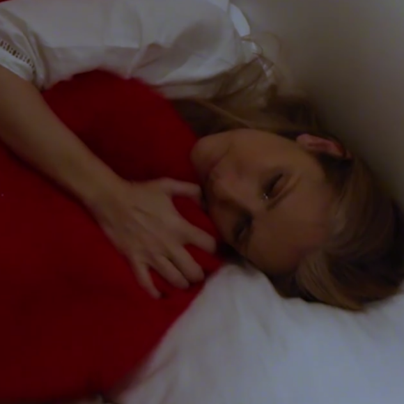 Céline Dion rendant hommage à son défunt mari René Angélil dans une nouvelle vidéo publiée sur Facebook samedi 14 janvier 2017, pour l'anniversaire de sa mort.