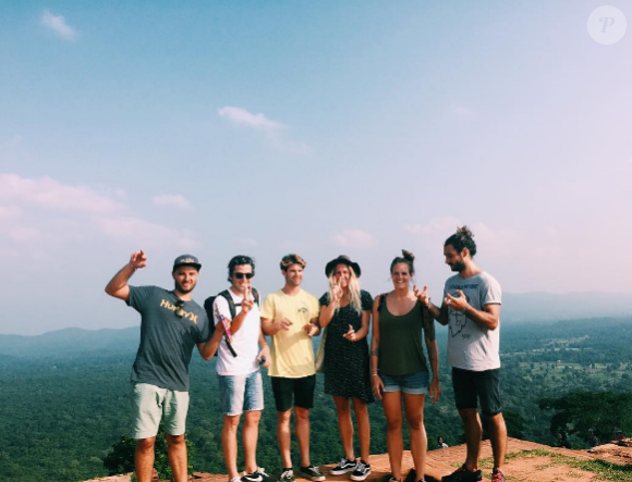 Laure Manaudou et Jérémy Frérot en vacances au Sri Lanka avec des amis. Photo postée sur Instagram en janvier 2017.