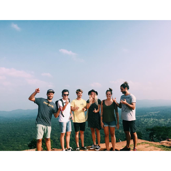 Laure Manaudou et Jérémy Frérot en vacances au Sri Lanka avec des amis. Photo postée sur Instagram en janvier 2017.