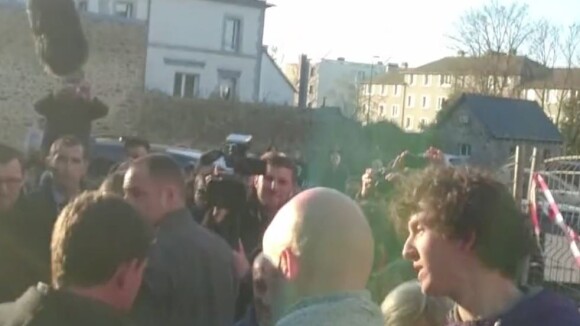 Manuel Valls giflé par un jeune, l'agresseur lourdement plaqué !