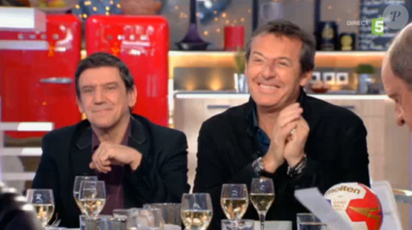 Christian Quesada et Jean-Luc Riechmann dans "C à vous" (France 5) le 17 janvier 2017.