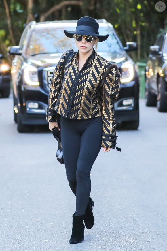Lady Gaga se rend au domicile de Bradley Cooper à Los Angeles, le 28 décembre 2016