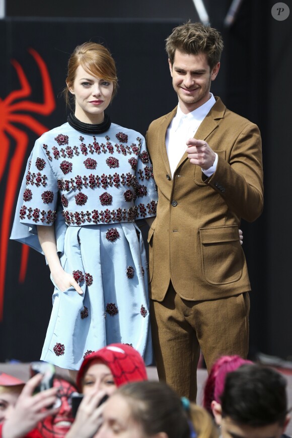 Emma Stone et son petit-ami Andrew Garfield lors du photocall du film "The Amazing Spider-Man 2 : le destin d'un Héros" au Sony Center à Berlin, le 15 avril 2014.