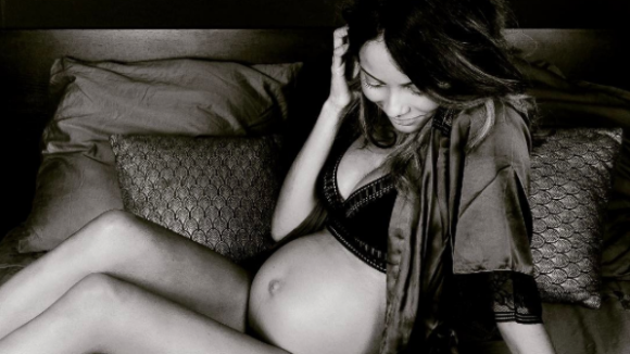 Nehuda, enceinte et en lingerie : La future maman affiche son baby bump