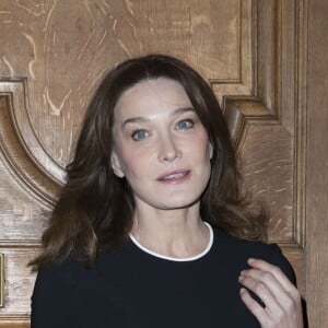 Carla Bruni-Sarkozy au photocall du défilé de mode Hommes Automne-Hiver 2017/2018 "Givenchy" à Paris le 20 janvier 2017.