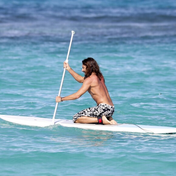 Exclusif - Bob Sinclar et sa femme Ingrid profitent d'une journée ensoleillée sur la plage du Nikki Beach à Saint-Barthélemy, le 9 janvier 2017.