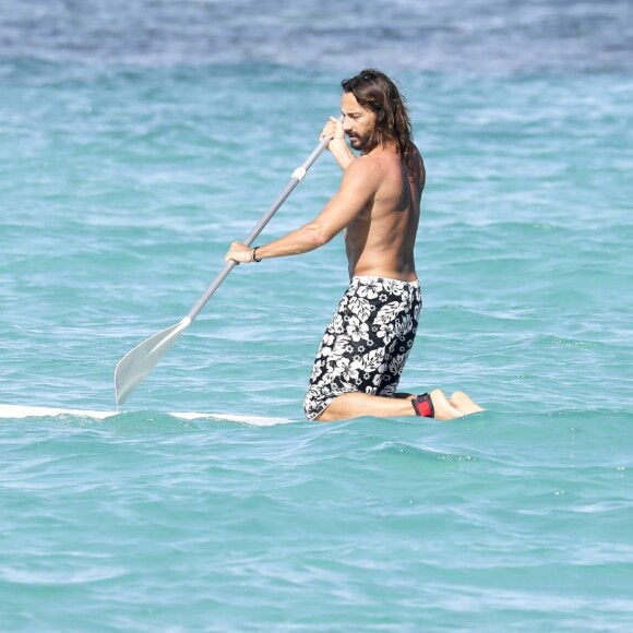 Exclusif - Bob Sinclar et sa femme Ingrid profitent d'une journée ensoleillée sur la plage du Nikki Beach à Saint-Barthélemy, le 9 janvier 2017.