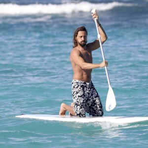 Exclusif - Bob Sinclar et sa femme Ingrid profitent d'une journée ensoleillée sur la plage du Nikki Beach à Saint-Barthélemy, le 9 janvier 2017.