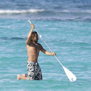 Exclusif - Bob Sinclar et sa femme Ingrid profitent d'une journée ensoleillée sur la plage du Nikki Beach à Saint-Barthélemy, le 9 janvier 2017.