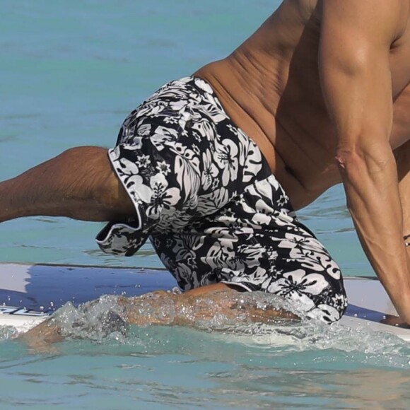 Exclusif - Bob Sinclar et sa femme Ingrid profitent d'une journée ensoleillée sur la plage du Nikki Beach à Saint-Barthélemy, le 9 janvier 2017.