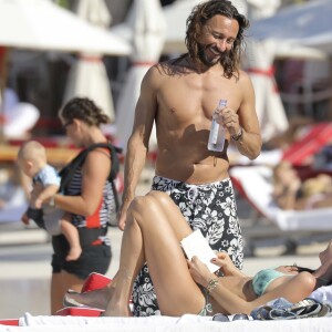 Exclusif - Bob Sinclar et sa femme Ingrid profitent d'une journée ensoleillée sur la plage du Nikki Beach à Saint-Barthélemy, le 9 janvier 2017.