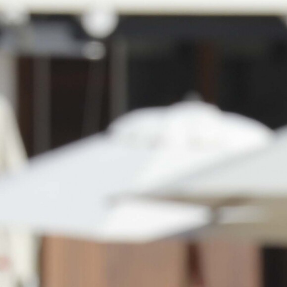 Exclusif - Bob Sinclar et sa femme Ingrid profitent d'une journée ensoleillée sur la plage du Nikki Beach à Saint-Barthélemy, le 9 janvier 2017.