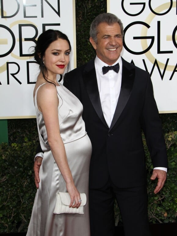 Rosalind Ross (enceinte) et son compagnon Mel Gibson - 74ème cérémonie annuelle des Golden Globe Awards à Beverly Hills. Le 8 janvier 2017