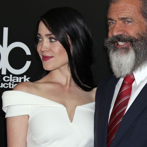 Rosalind Ross enceinte et son compagnon Mel Gibson à la 20ème soirée annuelle Hollywood Film Awards à l'hôtel Beverly Hilton dans le quartier de Beverly Hills à Los Angeles, Californie, Etats-Unis, le 6 novembre 2016.