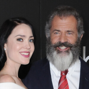 Rosalind Ross enceinte et son compagnon Mel Gibson à la 20ème soirée annuelle Hollywood Film Awards à l'hôtel Beverly Hilton à Beverly Hills, le 6 novembre 2016 © Birdie Thompson/AdMedia via Zuma/Bestimage