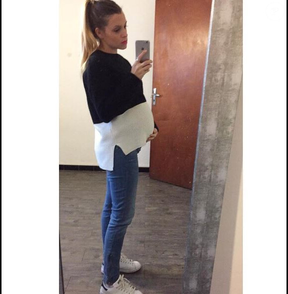 Alexia Mori exhibe son baby bump - Instagram, janvier 2017