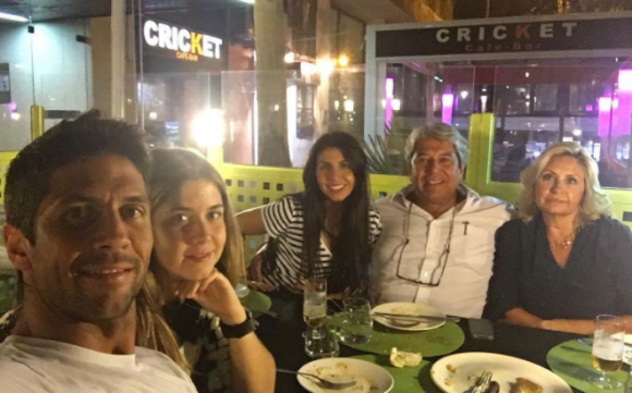 Fernando Verdasco, ses soeurs Ana et Sara et leurs parents José et Olga, photo Instagram. Le 11 janvier 2017, le couple a été fauché par une voiture à Miami et Sara a été grièvement blessée.