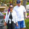 Rob Kardashian et sa fiancée Blac Chyna se promènent dans les rues de Los Angeles, le 6 avril 2016